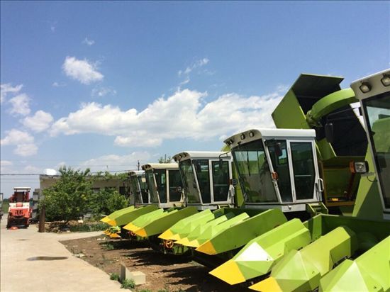 玉米收獲機(jī)